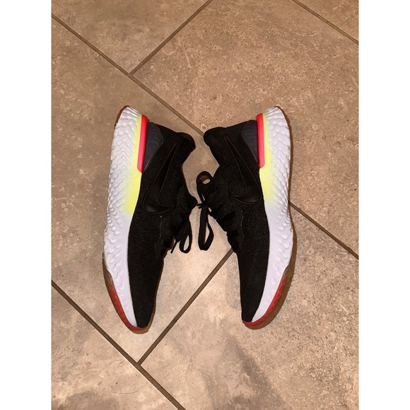 Nike - Picture 4 of 6